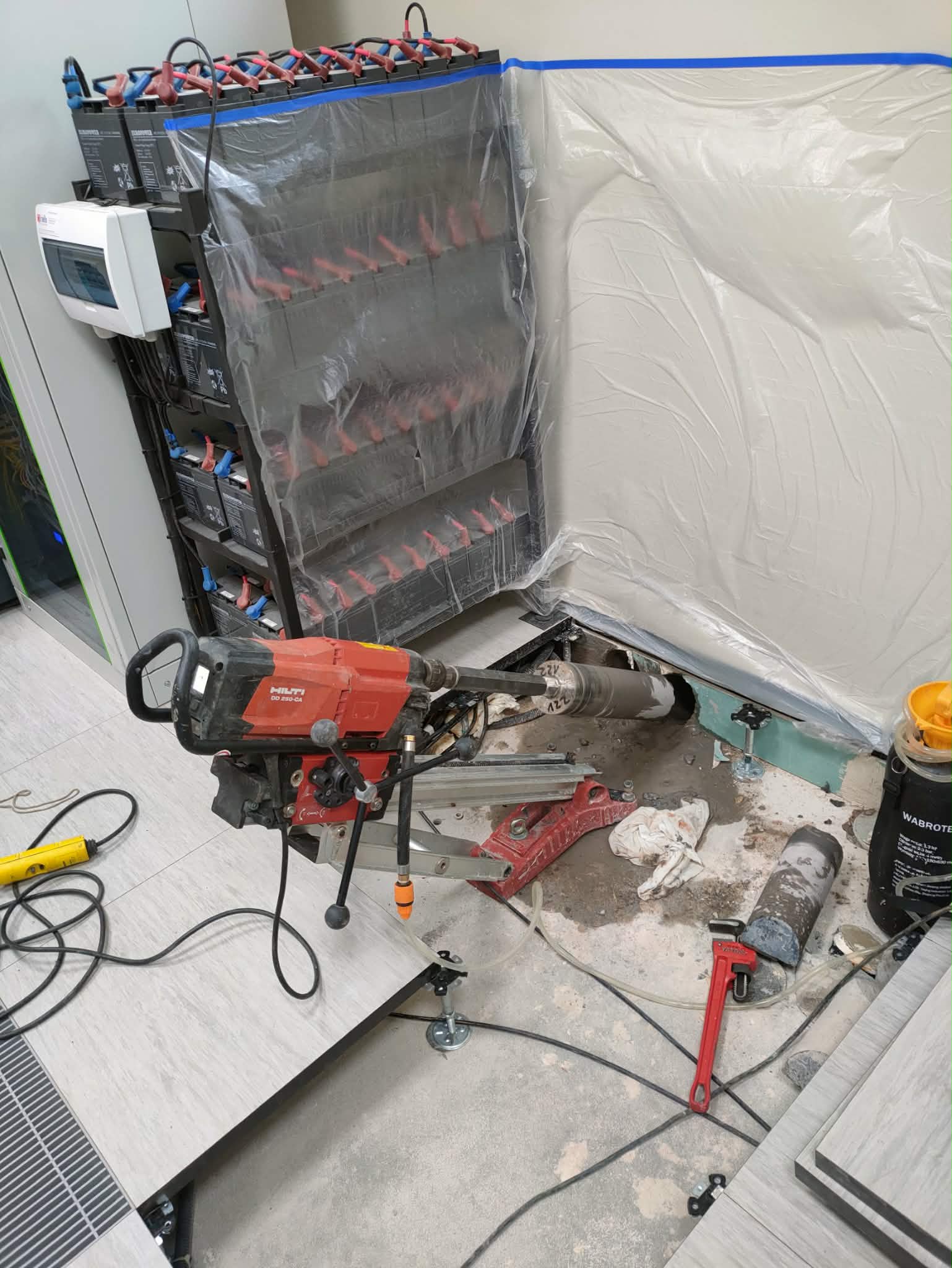 Wiercenie diamentowe Bolków - przejście kablowe Ø 120mm w żelbecie, 2 otwory - Wiert-Bud