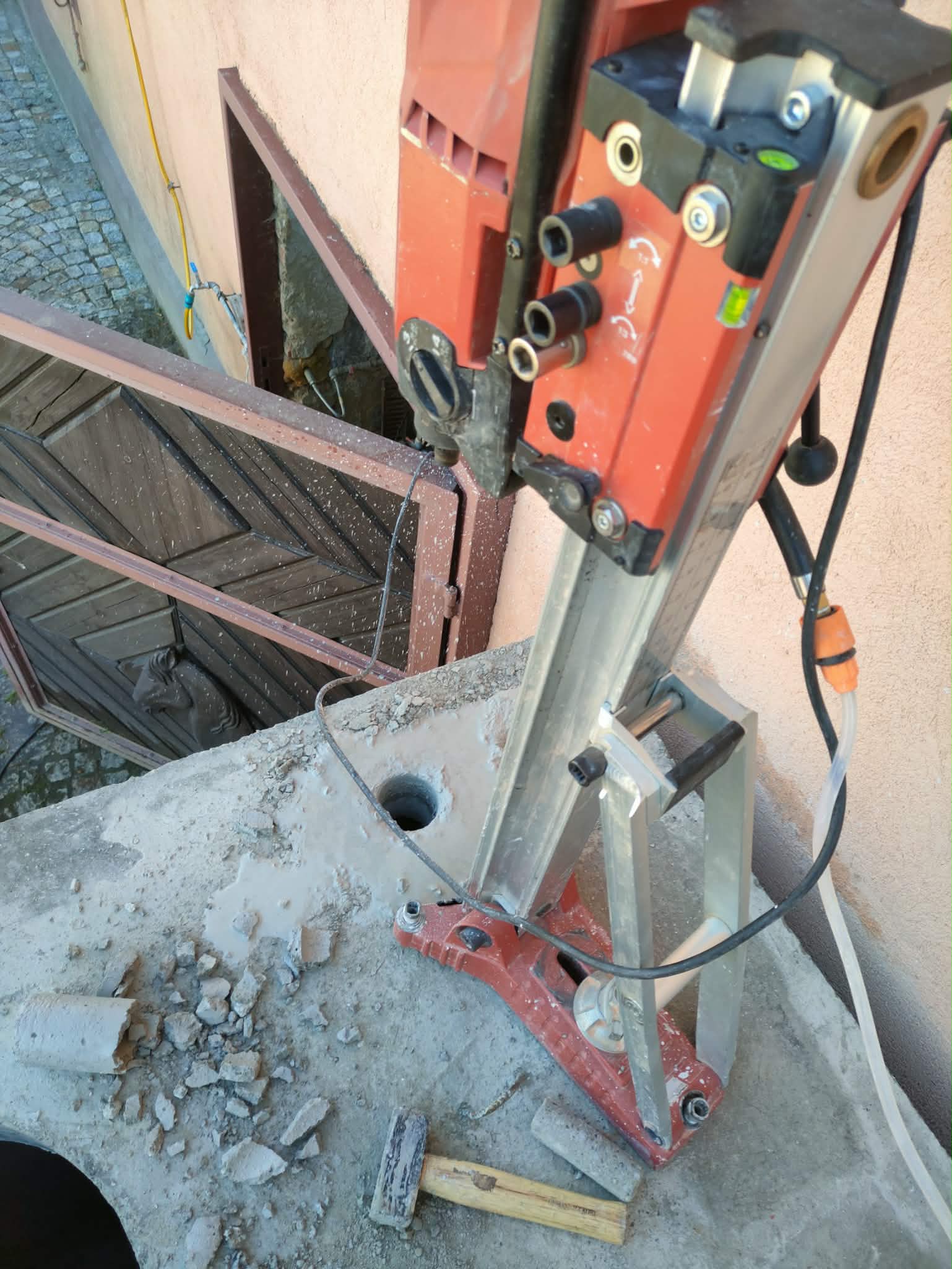 Wiercenie diamentowe Wałbrzych - odwiert Ø 80mm w zbiorniku na deszczówkę - Wiert-Bud