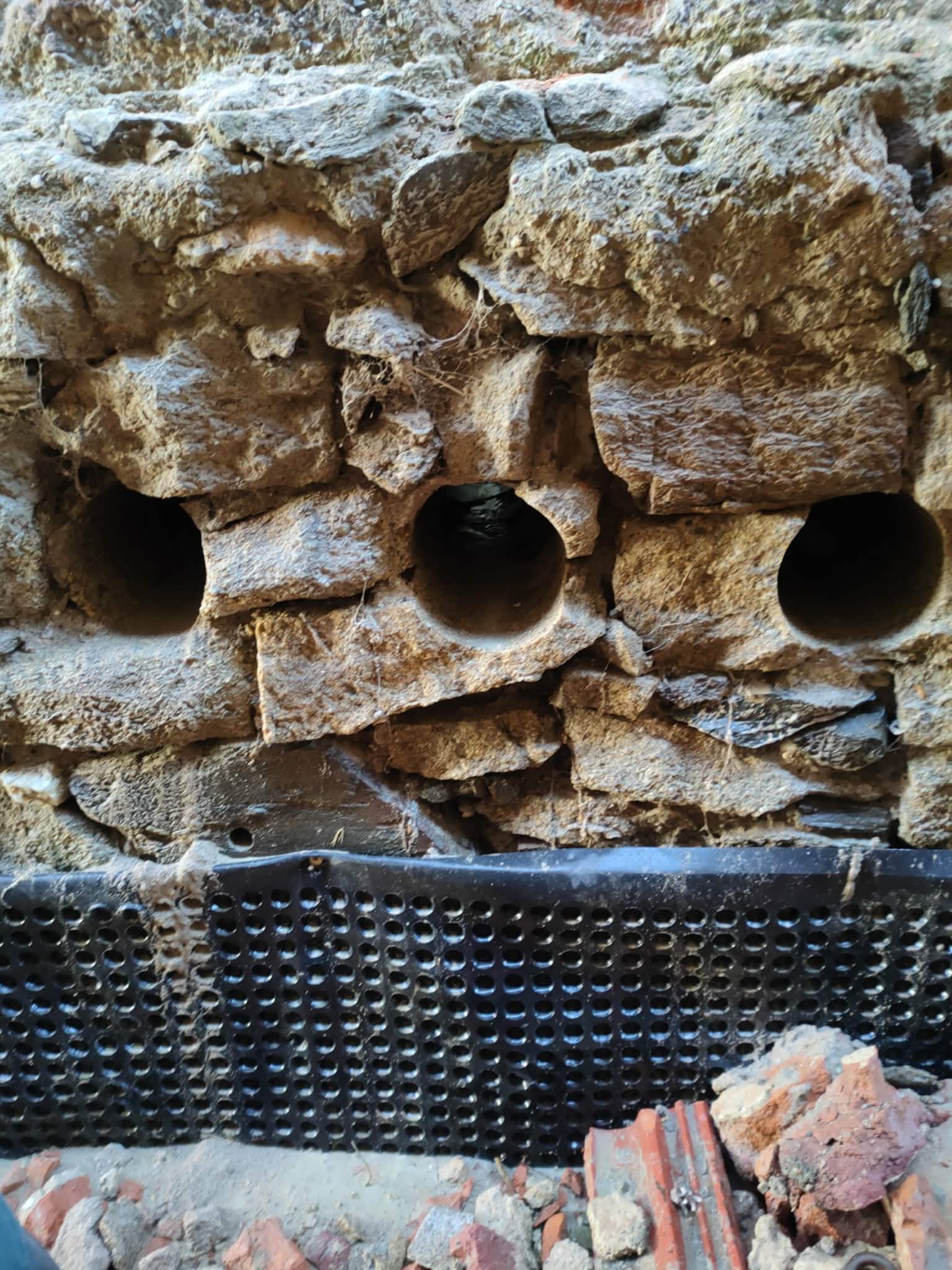 Wiercenie diamentowe Strzegom - 3 odwierty Ø 120mm w ścianie z granitu 120 cm - Wiert-Bud